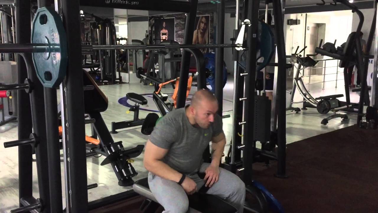 Smith Machine Seated Military Press / Geniş omuzlar yapmak için / Onur ...