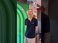 店员：这微笑服务你们觉得到位吗？#一人分饰多角 #搞笑 #万万想不到