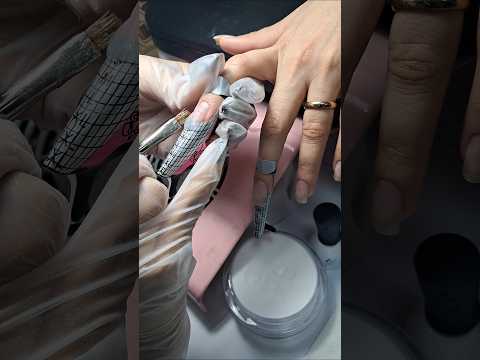 از ناخناش خاطره مونده بود  ترمیم ژل  کاشت ناخن ترمیم پودر