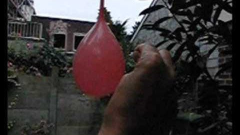 Time Warp - High Speed Camera - Exploding Balloon with water + the kids jumping in slowmotion