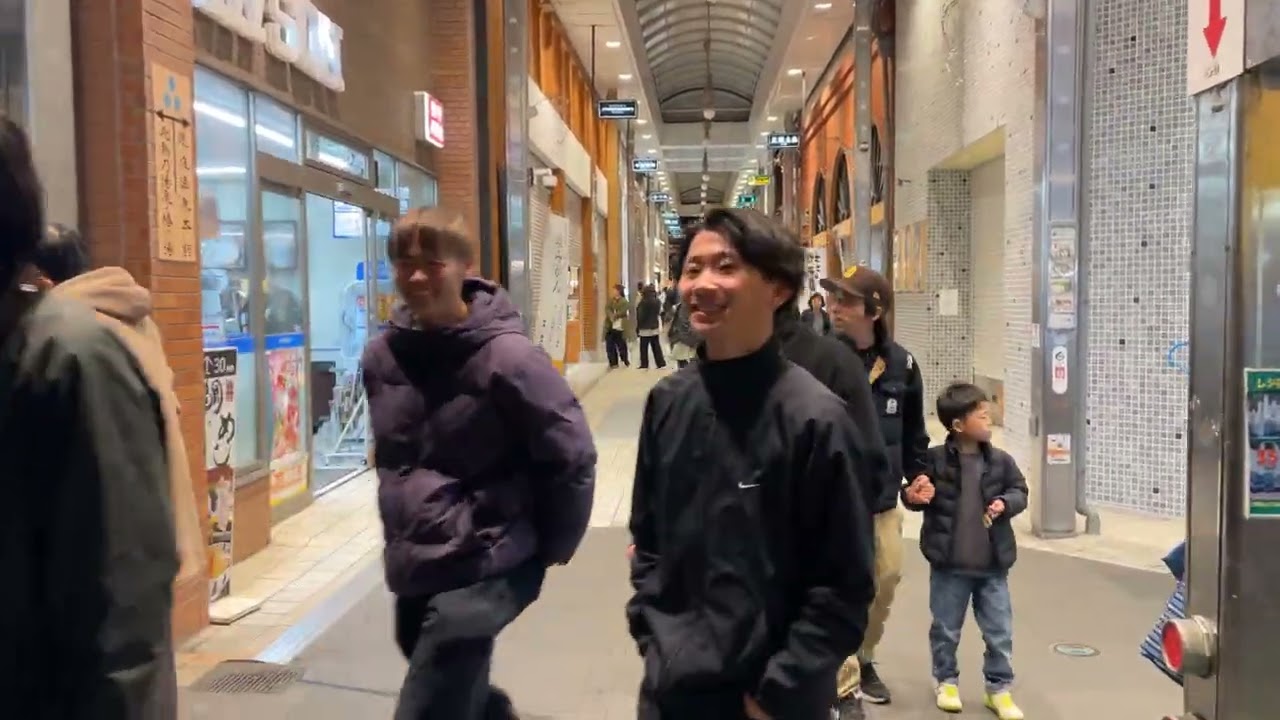 夜の道後温泉街