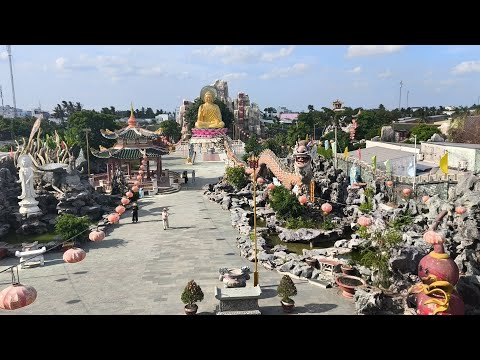 16. Visit the beautiful La Hán Pagoda in Soc Trang / Relax with Hedgehogs