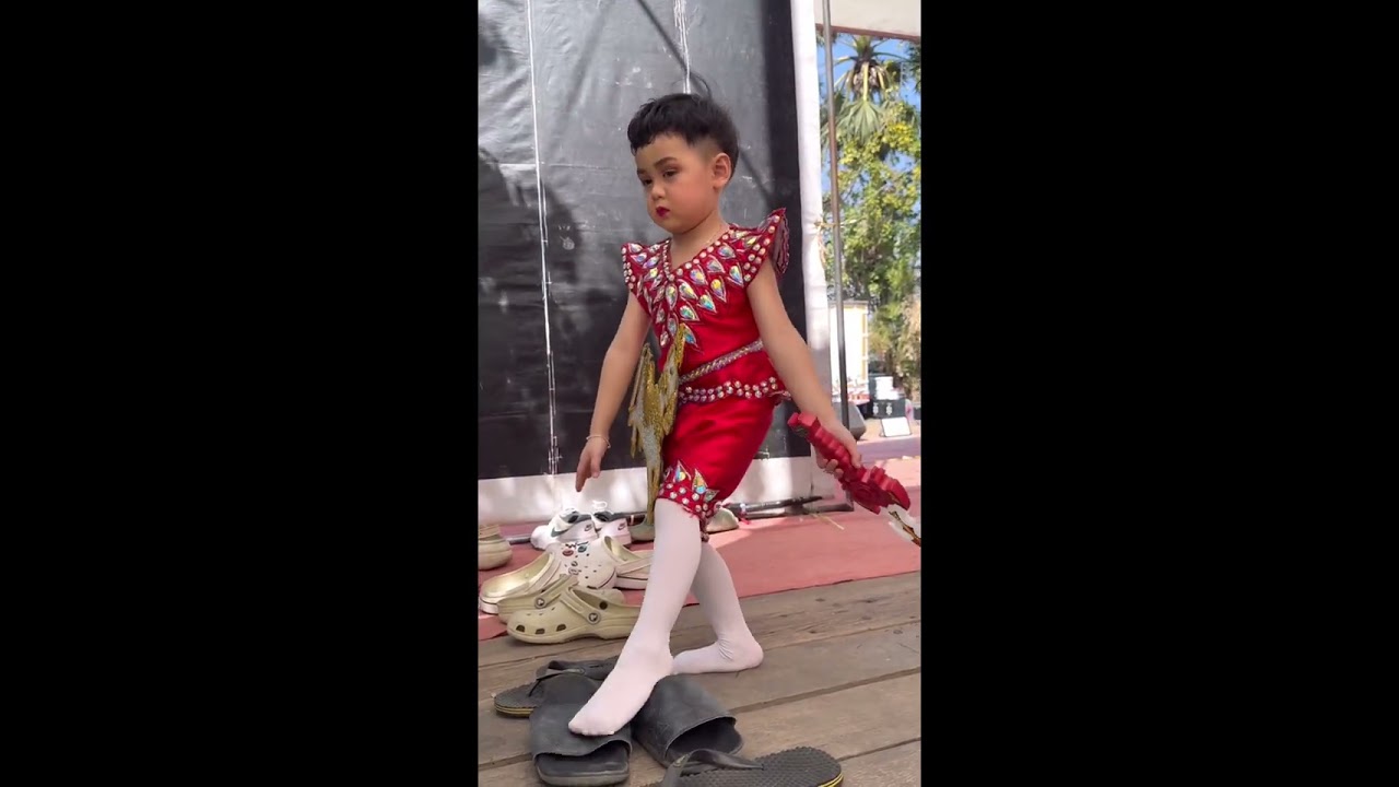 บอสตันซ้อมรำม้ารอออกแสดงกับพ่อเบลล์ #เบลล์เอนกลาภ #บอสตันลูกพ่อเบลล์ #ลิเกคณะศรรามน้ําเพชร