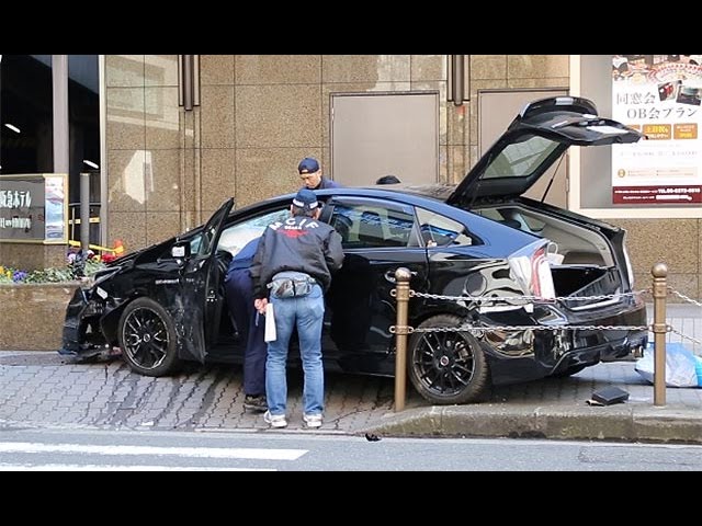 大阪 繁華街で車暴走 阪急梅田駅近くの交差点 時事ドットコム 大阪 繁華街で車暴走 阪急梅田駅近くの交差点 時事ドットコム