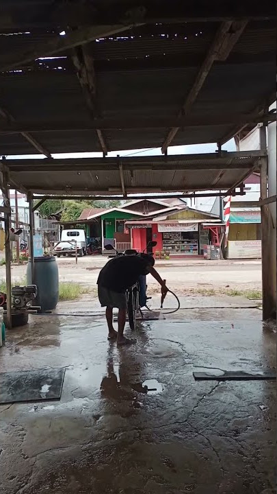Carilah uang sebanyak-banyaknya, tapi yang lebih terpenting dari itu adalah keberkahannya...