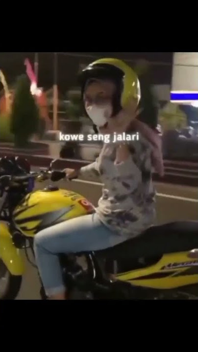 Cewek cantik naik motor Megapro Primus