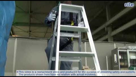 【nite-ps】Stepladder:2.A person falling off a stepladder while stradding over it and working