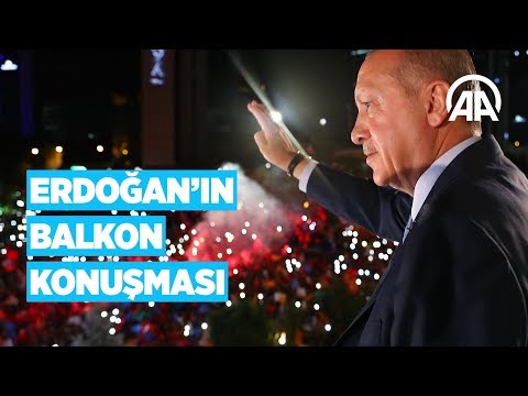 Cumhurbaşkanı Erdoğan balkon konuşması yaptı