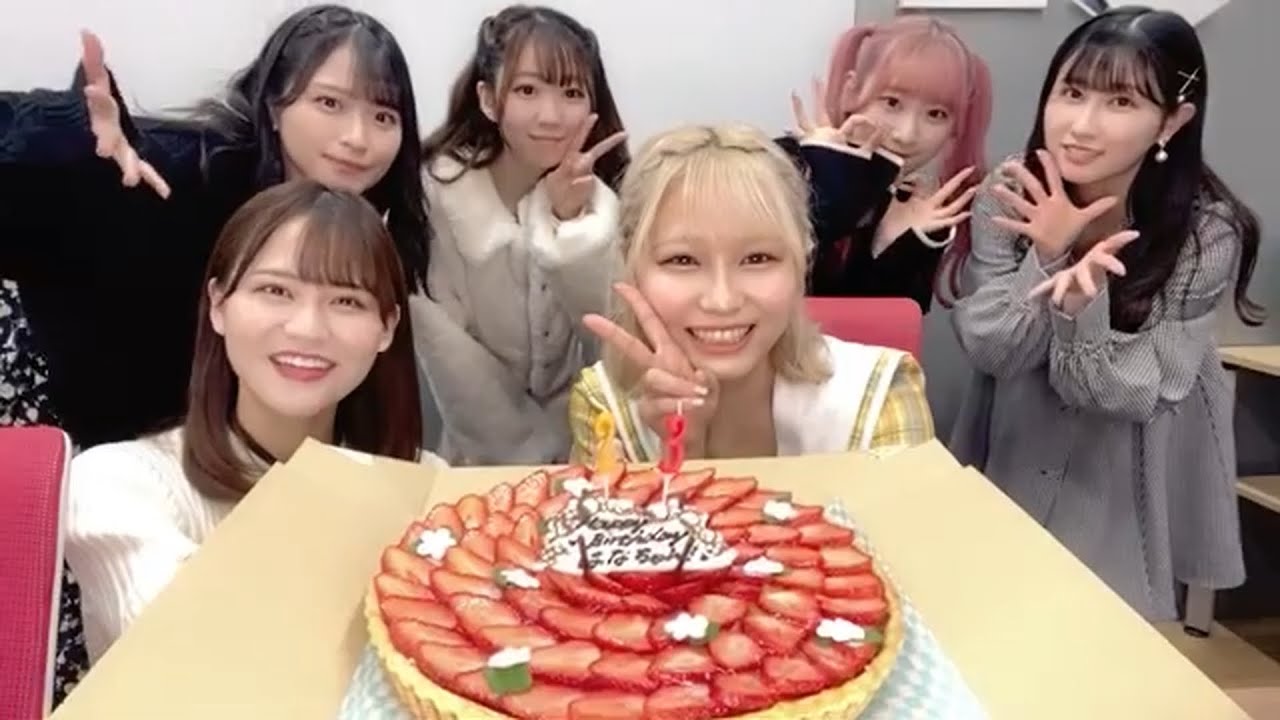 サイン会終わりに誕生日をお祝いしてもらう大場花菜 イコラブ - YouTube