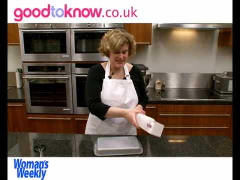 How To Line A Tray Bake Tin-11-08-2015