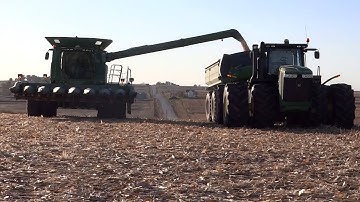 Unloading John Deere S680 with 8 row corn head onto Brent 1594