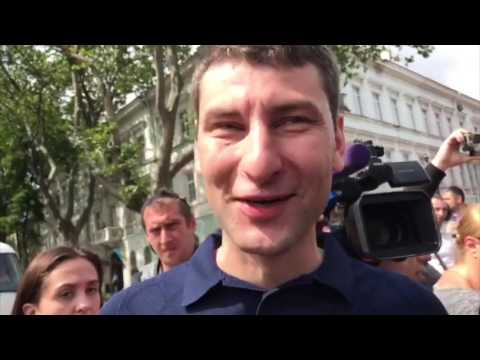  Визит Порошенко в Одессу: два взгляда через забор (фото/видео)