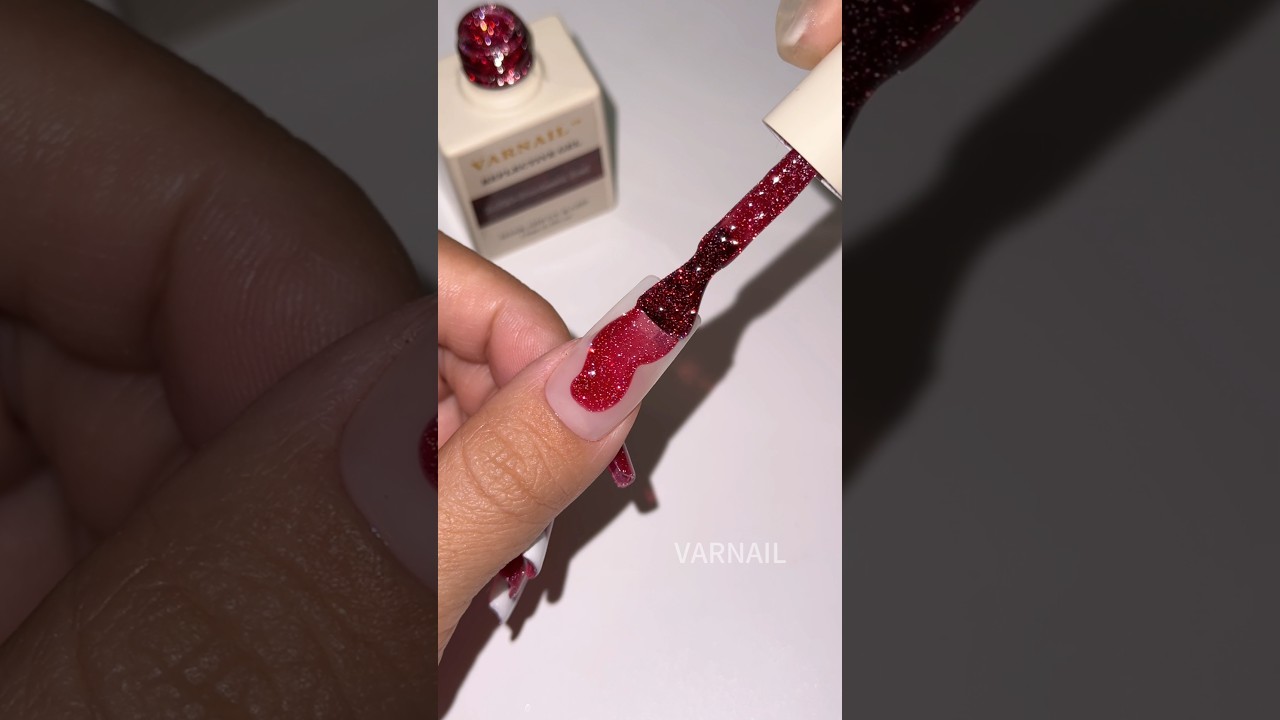 Obsessed? ♥️✨ Reflective Gel RG20 Bordeaux Red 