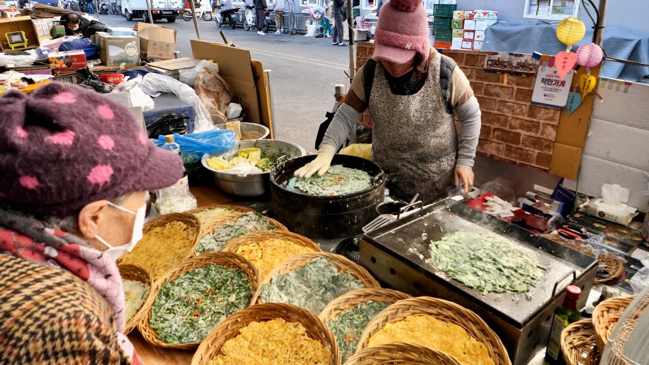 맨손으로 부침개 때려굽는? 3000원 재료폭탄 부침개! 김치전, 호박전, 오징어구이! 역대급 구이요리 Best grilled food, Korean street food