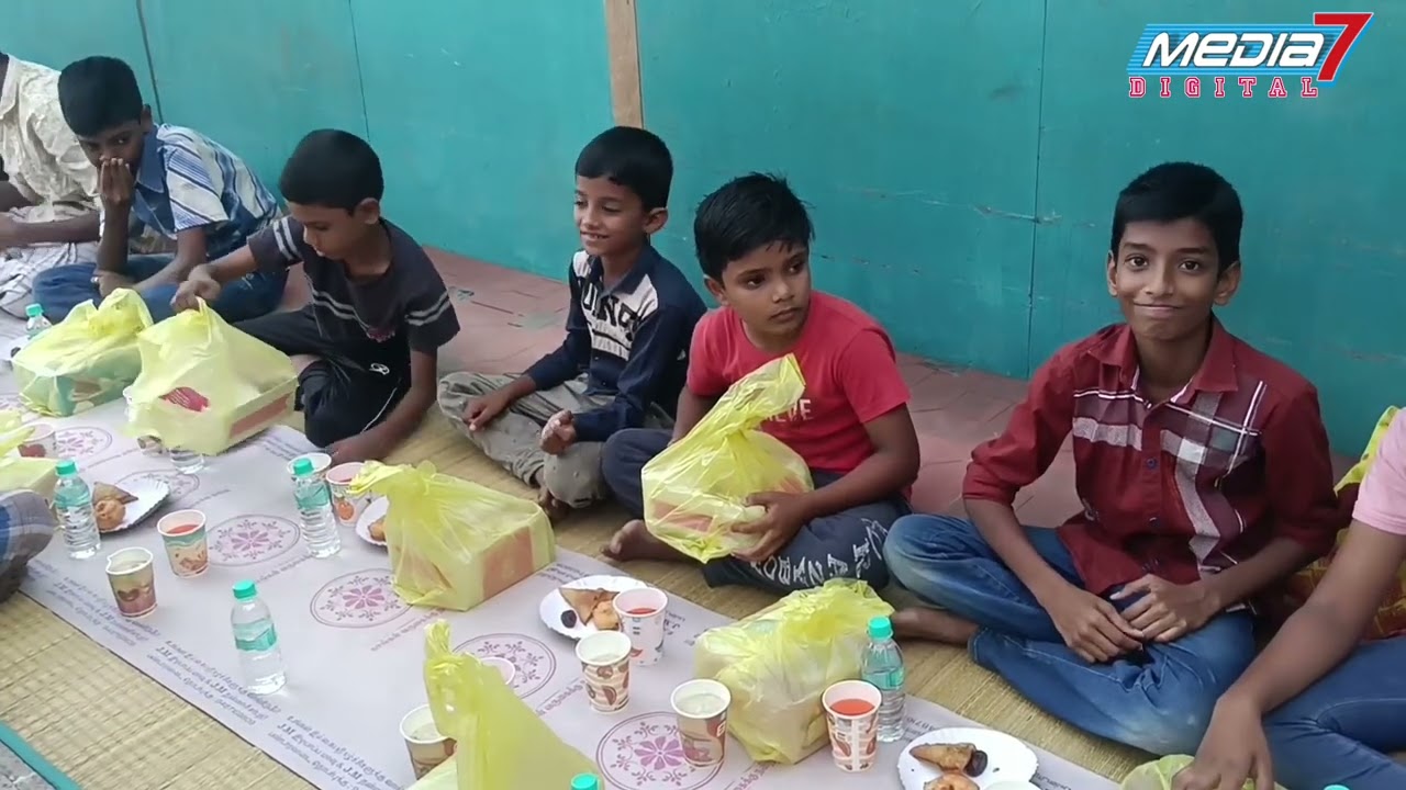 பண்டாரவடை உதவும் கரங்கள் சார்பில்நோன்பு திறக்கும் நிகழ்ச்சி 500 க்கும் மேற்பட்டோர் பங்கேற்பு..!