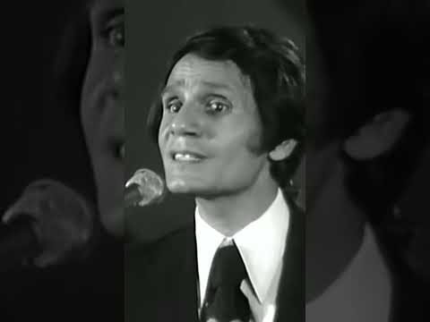 ضحكت تاني نفس الضحكه العندليب