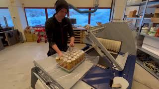 Упаковка напитков в термоусадочную плёнку | Полуавтоматическая машина ROBOPAC PACK