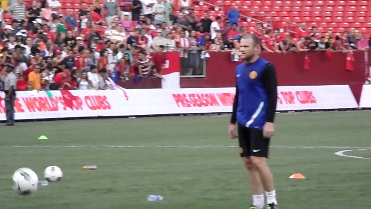 Wayne Rooney - Manchester United practice at FedEx Field (@HaitiTempo)