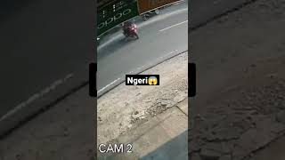 Detik-detik kecelakaan motor membawa anak kecil #short #shorts #tiktok #kecelakaanmobil #kecelakaan