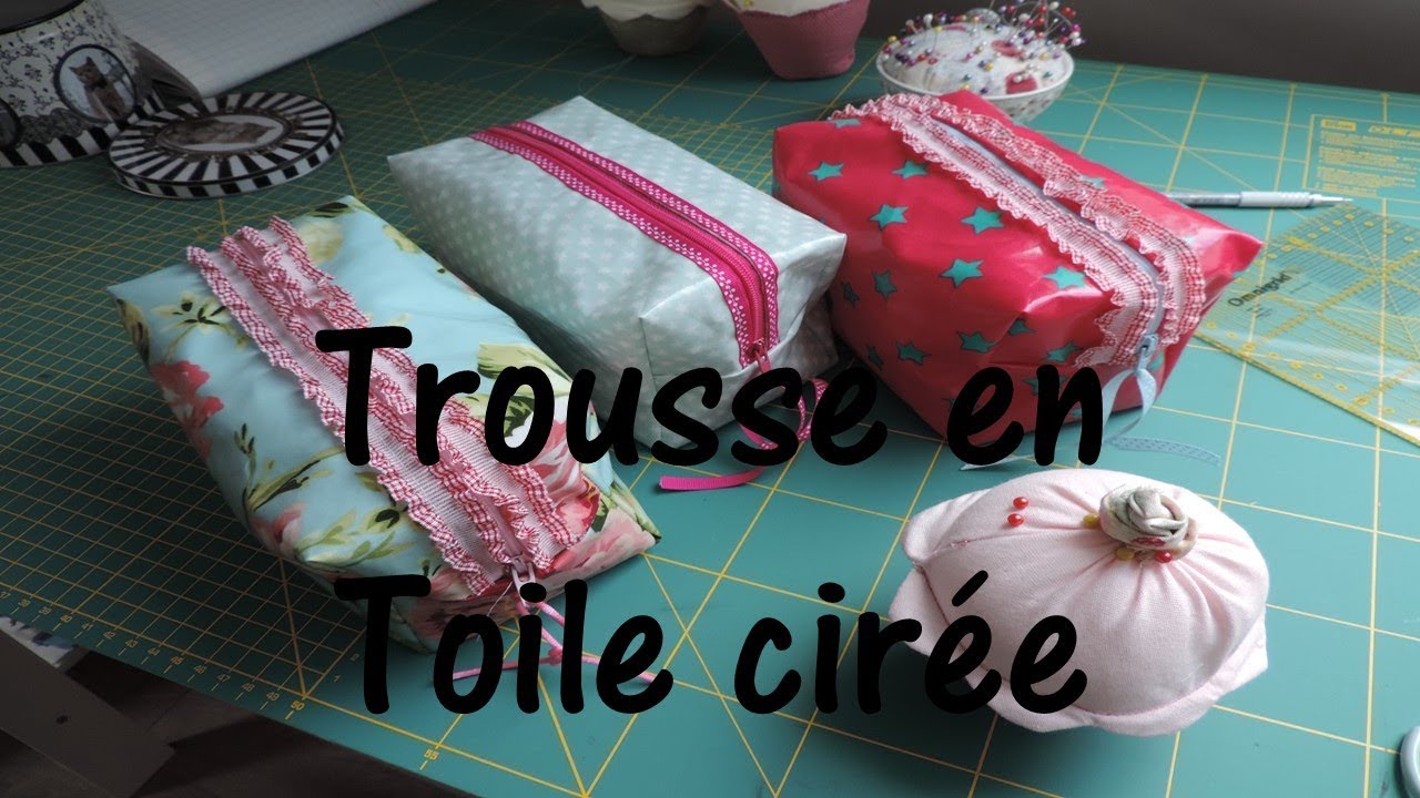 trousse à maquillage ou de toilette en toile cirée ou tissu enduit doublée