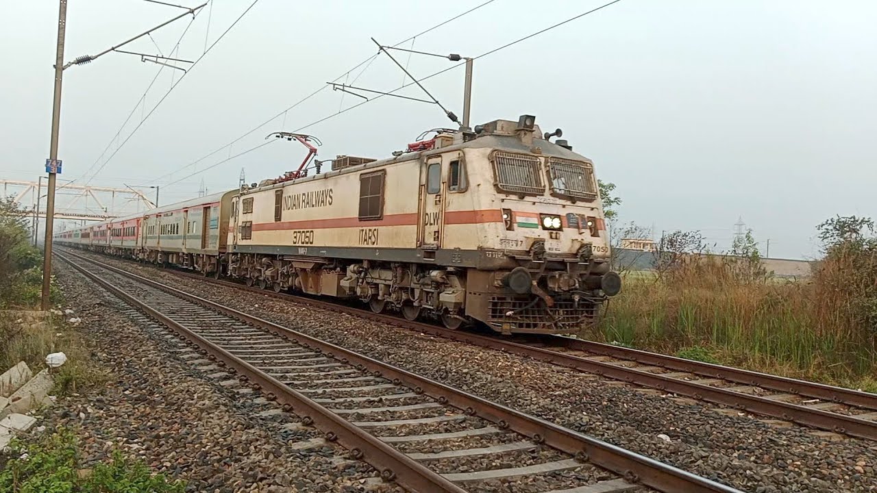 ITARSI WAP7 WITH 22187 RANIKAMLAPATI - ADHARTAL INTERCITY SF EXPRESS 