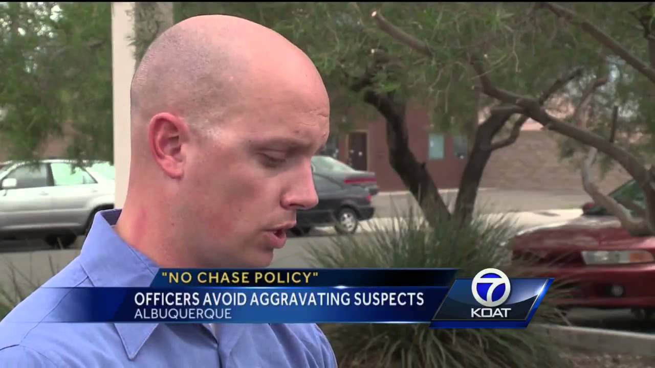 No Chase Policy: Officers Avoid Aggravating Suspects - YouTube