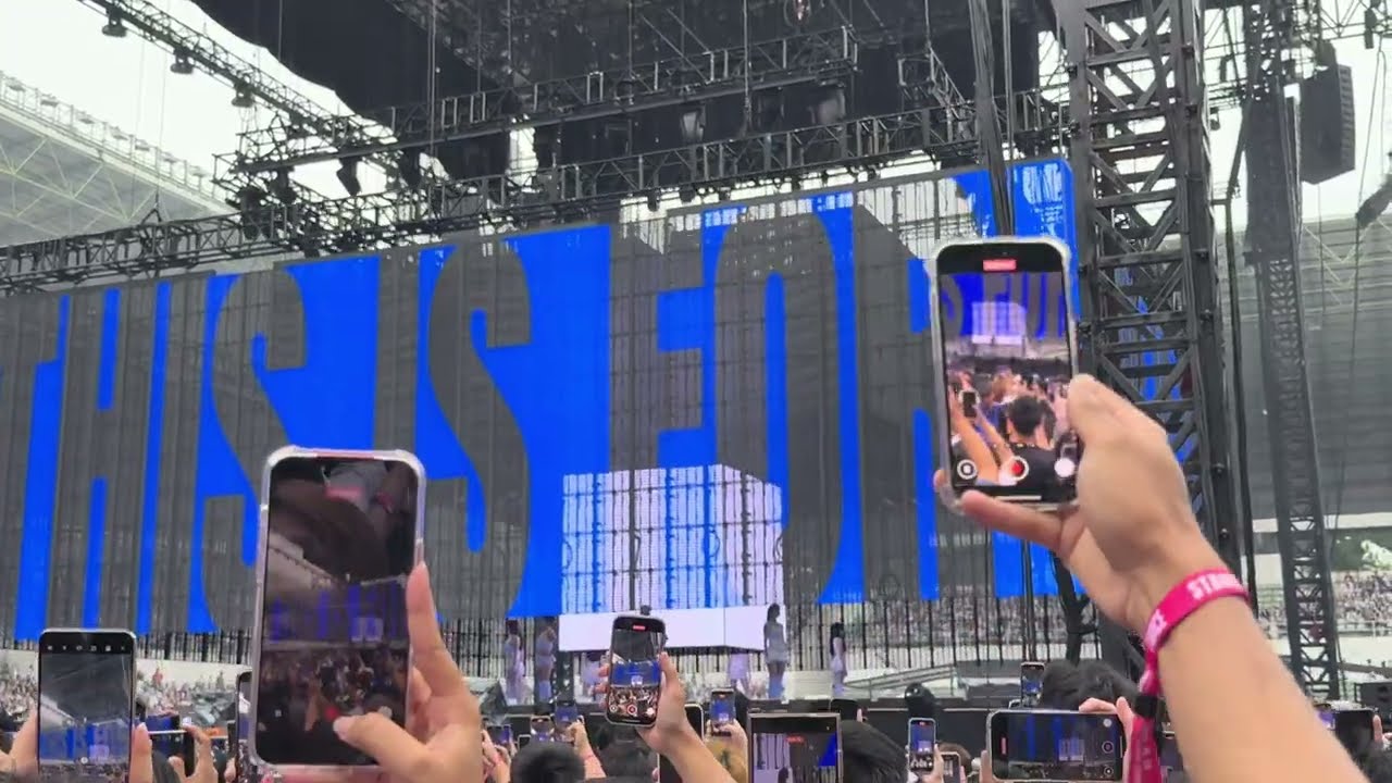 TWICE 《THIS IS FOR》CONCERT IN KUALA LUMPUR MALAYSIA#standingB