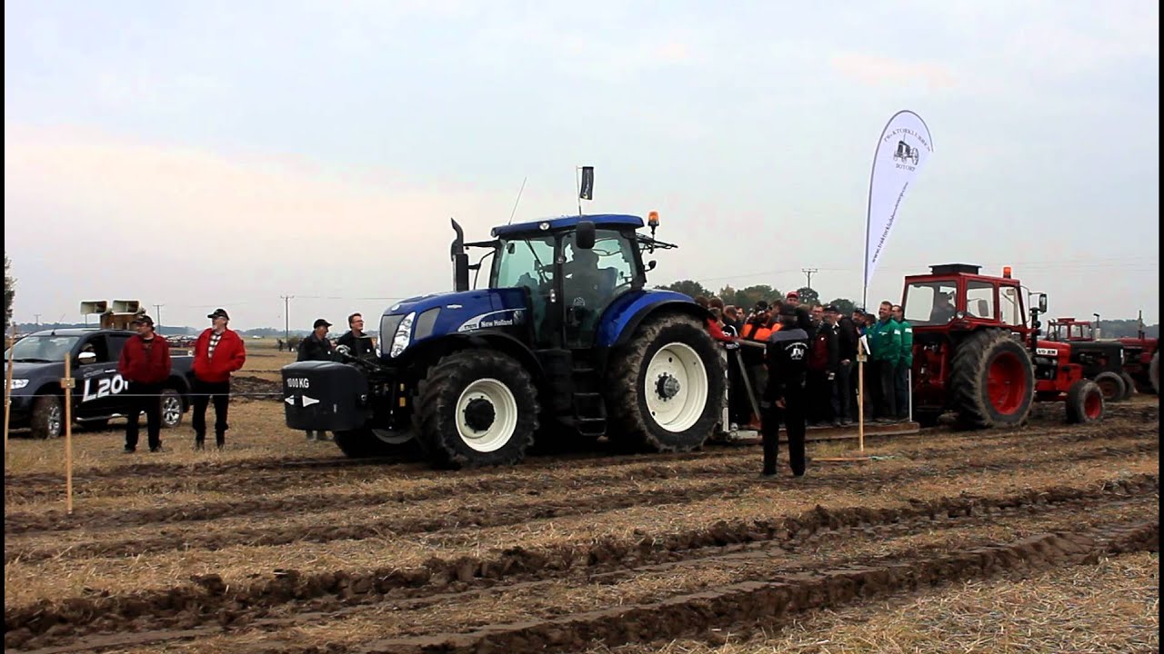 Bild från Veterantraktorpulling med New Holland på SM plöjning i Gestad 2011