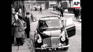 LORD SNOWDON AT SUNDAY TIMES OFFICE - NO SOUND