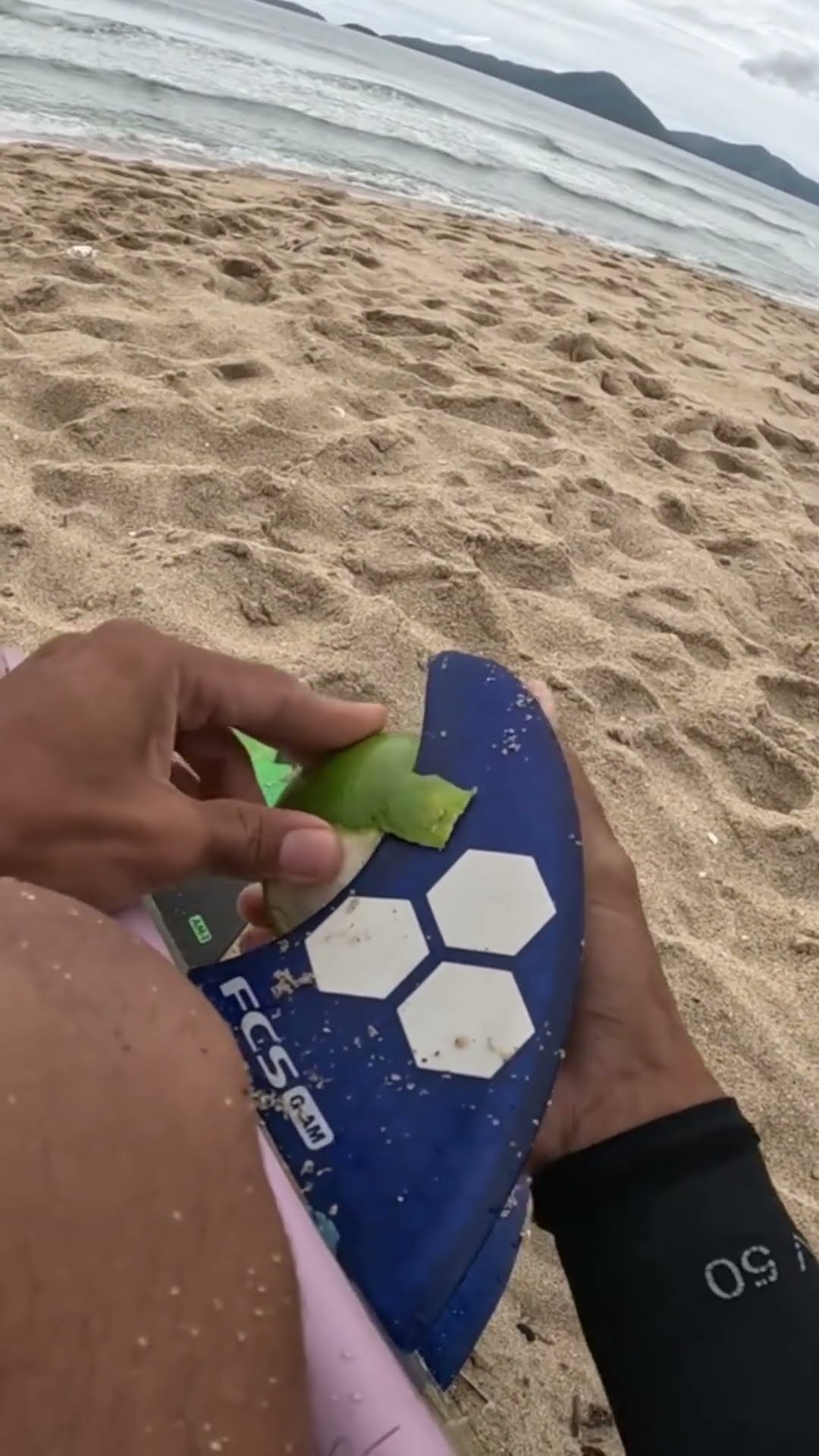 Extremely Sharp Surfboard Keel Peels Orange || ViralHog