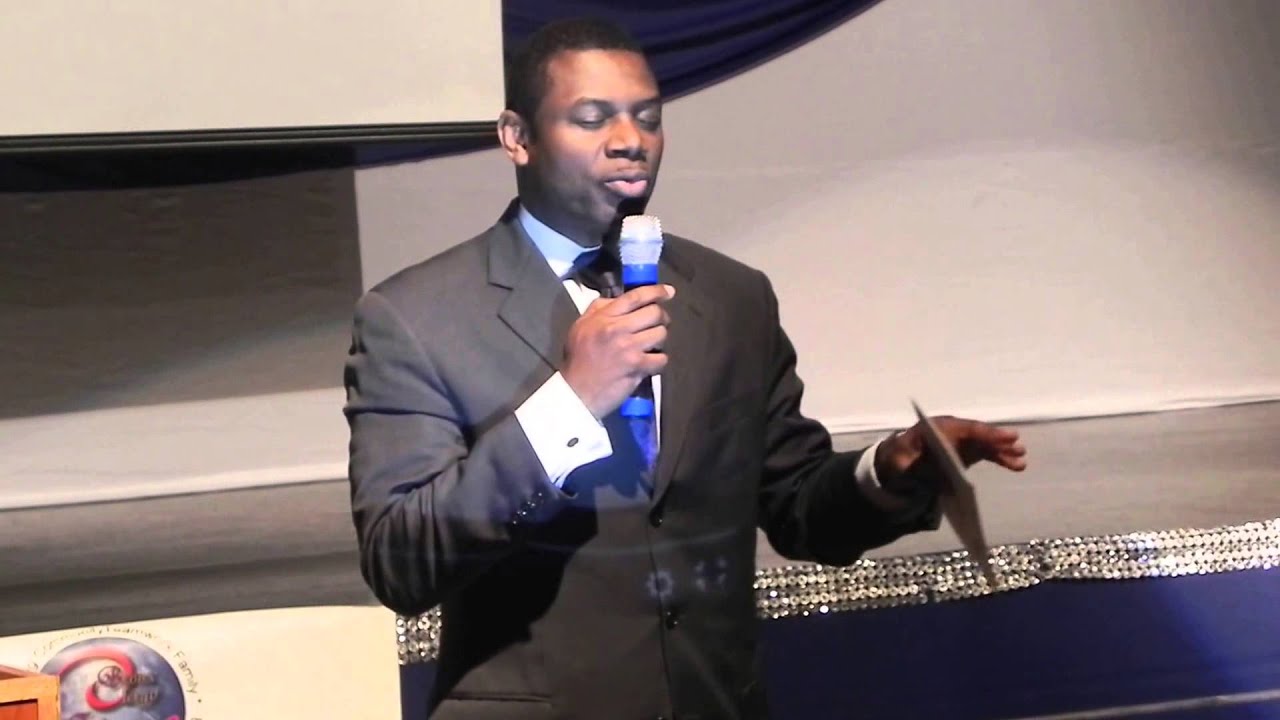 Rev. Mulraine does closing prayer at Interfaith Breakfast new rochelle public library