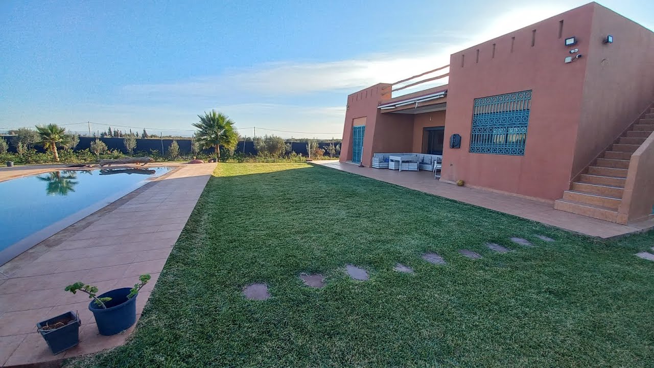 فيلا مع مزرعة فاخرة محفظة للبيع على بعد 35كلم من أكادير