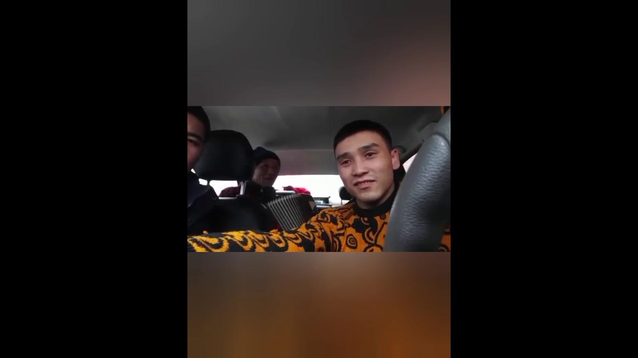 Велосипедтегі 2 сексуалды есек