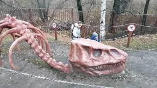 картинка: Макс испугался динозавров в Динопарке (DINOLAND ПАРК Skazka)