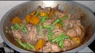 CHICKEN WITH STRING BEANS AND SQUASH