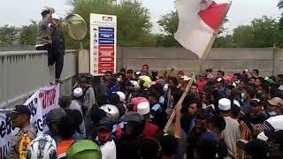 Media Gresik : Warga Manyar Gresik Demo di Depan Pabrik PT JeBe Koko