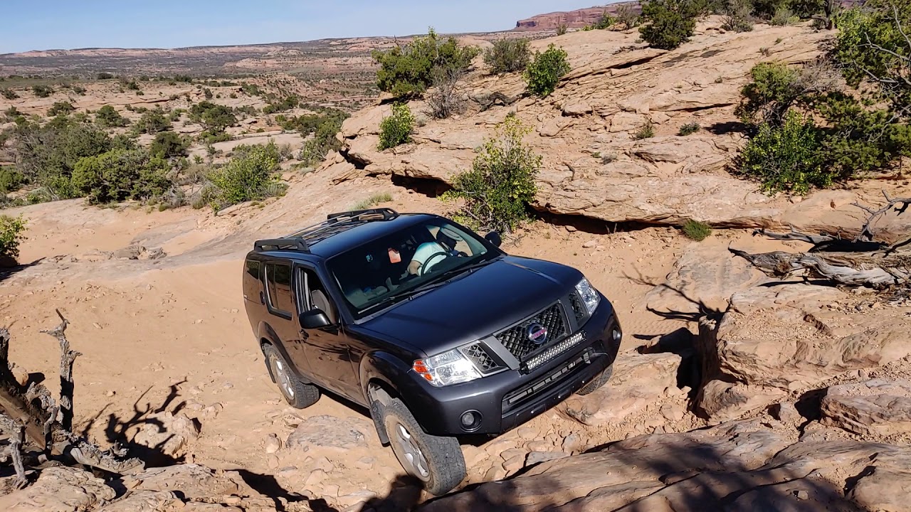R51 Pathfinder Rock crawling ABLS - YouTube