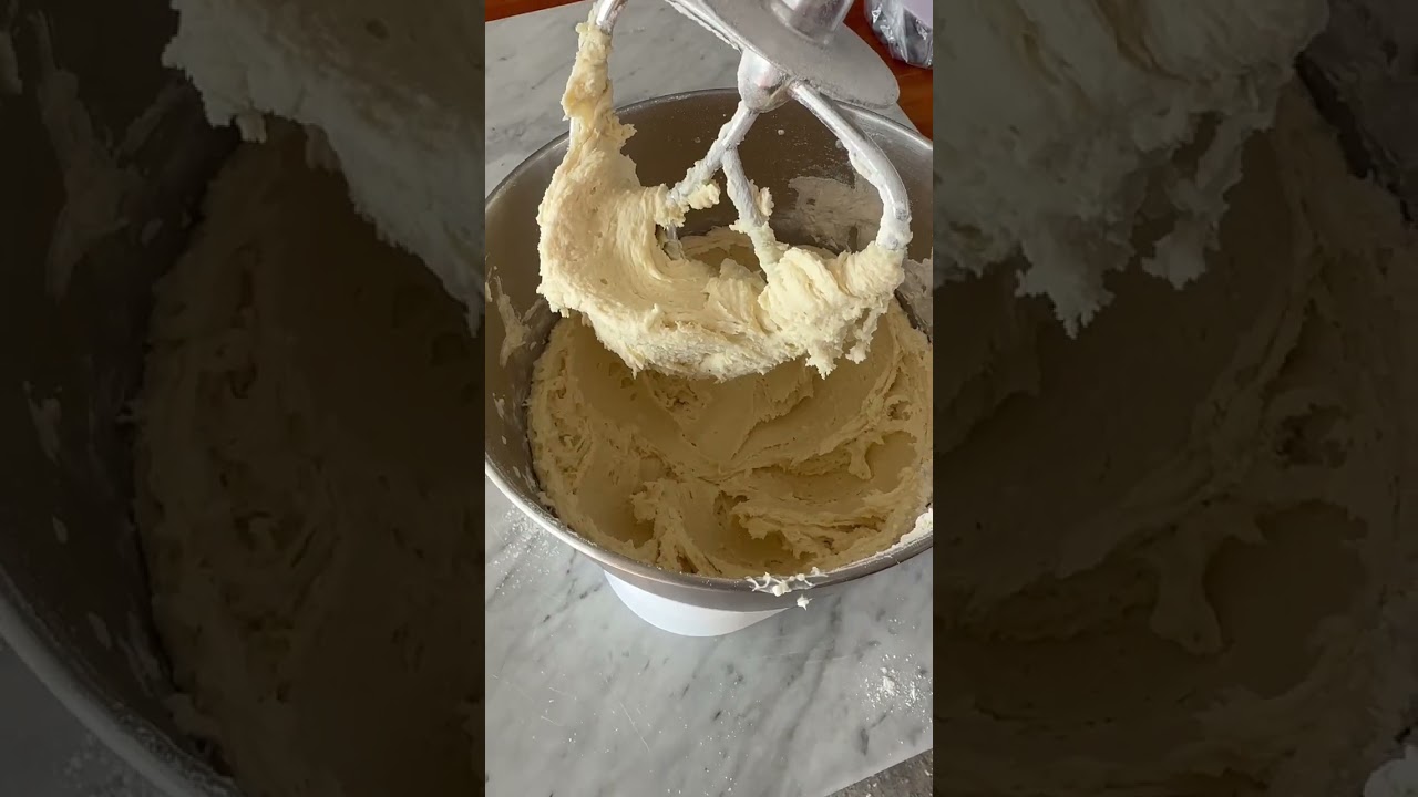 Biscotti pasticceria di frolla montata 