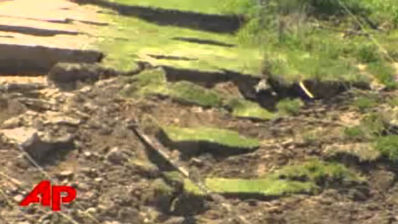 Huge sinkhole opens in Texas.wmv YouTube