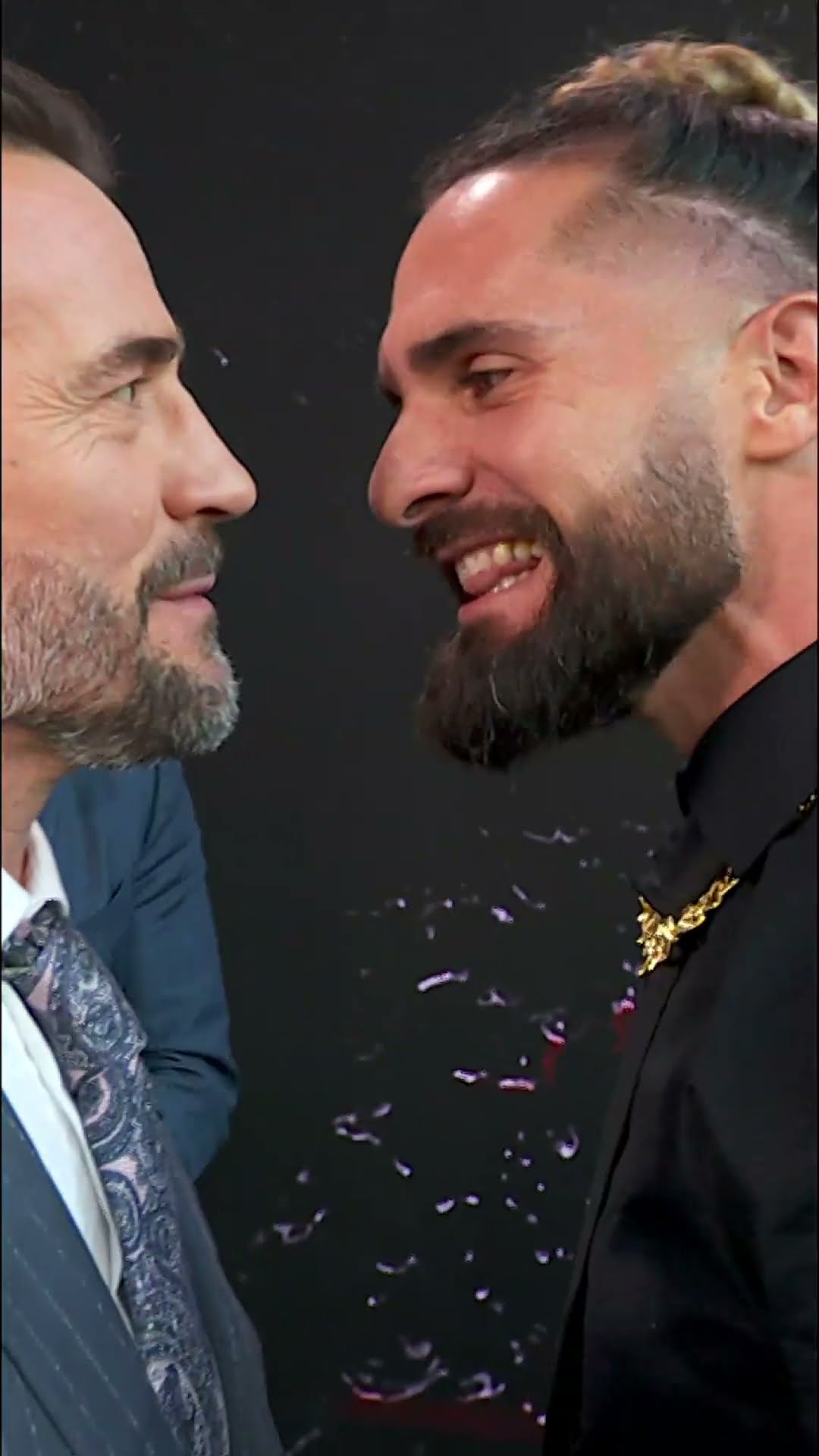 CM Punk vs. Seth Rollins at #WWERaw on Netflix’s premiere is going to be INSANE ?