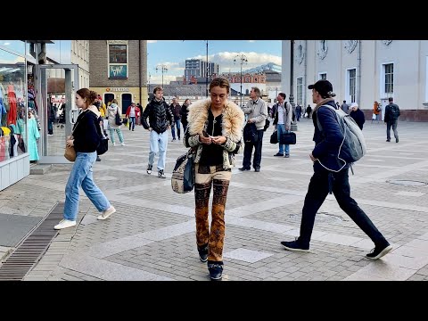 Video: Komsomolskaya Square v Čeljabinsku - kraj slave