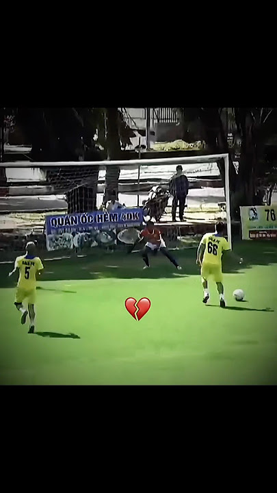 Bro mencetak gol tanpa menyentuh bola ☠️ #celanapendek #sepakbola #lucu