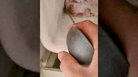 Como desgrudar mistura do congelador?
