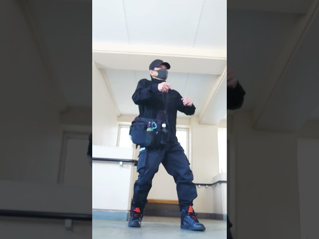 59歳のオヤジ♪ダンス練習中#人間 #703号室 #踊ってみた #フリースタイルダンス #ロボットダンス #アニメーションダンス#dance#urara1966