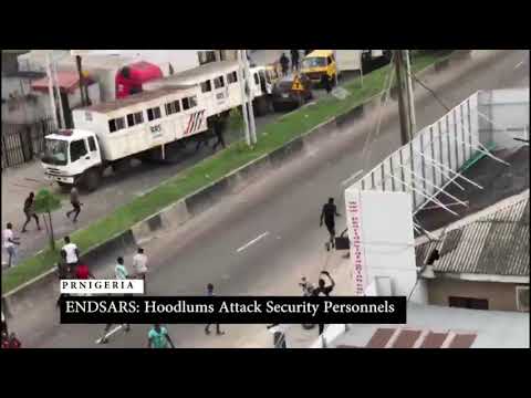 VIDEO: EndSARS ‘Protesters’ Brutalise Policemen, Vandalize Facilities