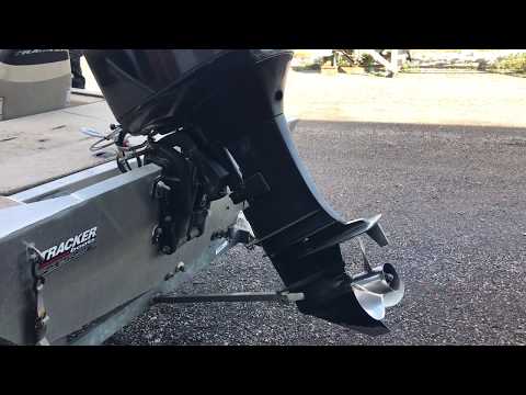 Video: Hvordan justerer du tomgang på en 40 hk Mercury påhengsmotor?