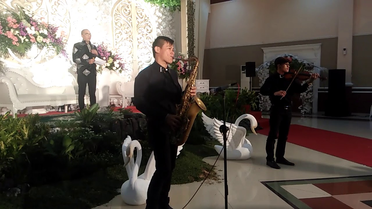 BEAUTIFUL IN WHITE VIOLIN AND SAXOPHONE WEDDING ENTRANCE MUSIC