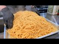 싱싱한 생합과 고사리가 들어간 파스타 / seafood spaghetti pasta - korean restaurant food