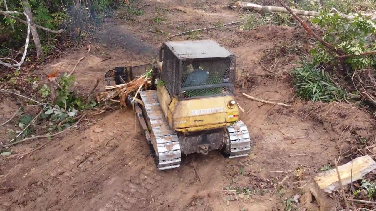 ABERTURA DE NOVOS PASTOS 🌱🐂 COM TRATOR DE ESTEIRA NEW HOLLAND D170 
