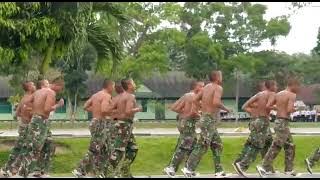 Tengok adek lagi Latihan fisik di markas Rindam.. Siantar